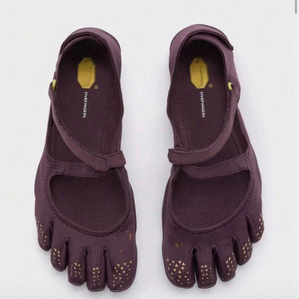 Women's Five-Toe Vibram Shoes